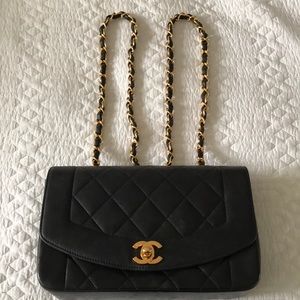 Classic Chanel quilted bag purse clutch